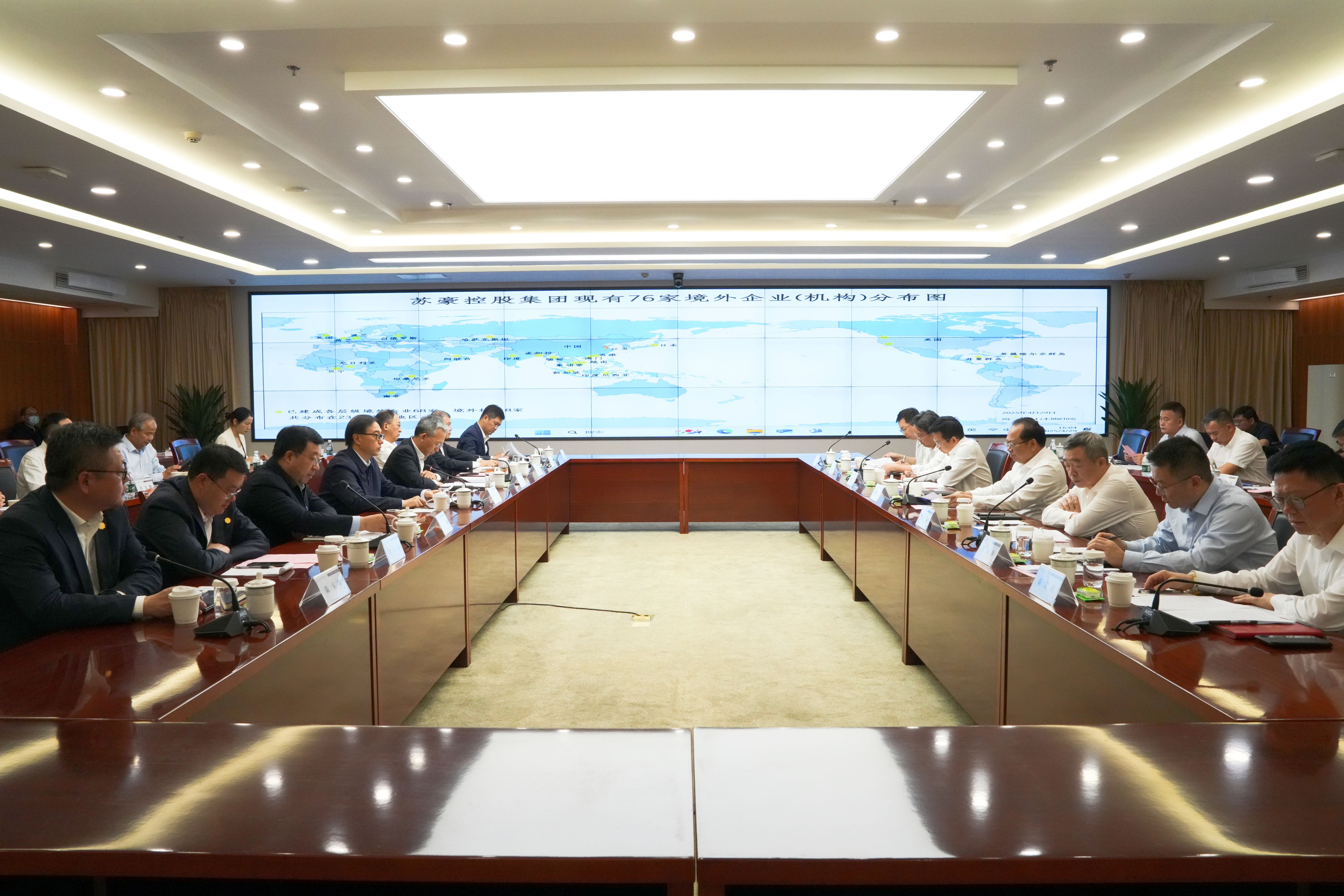 广西自治区党委常委、南宁市委书记农生文，南宁市委副书记、市长侯刚一行调研乐博体育控股集团